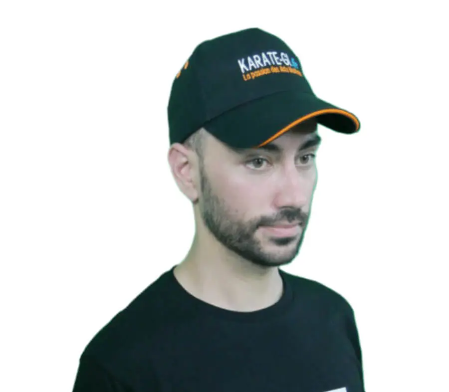 mütze-karate-gi-Brodee-orange-gesicht-vorne-rechts-vincent