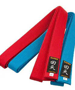 gürtel-karate-wettkampf-kata-rot-oder-blau-kaiten