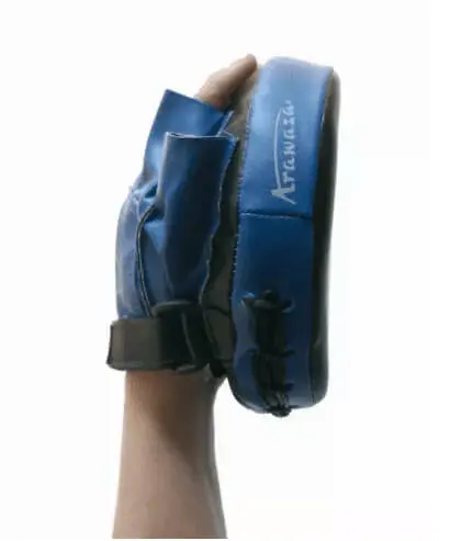 handschuhe-karate-focus-rund-arawaza-schwarz-blau-