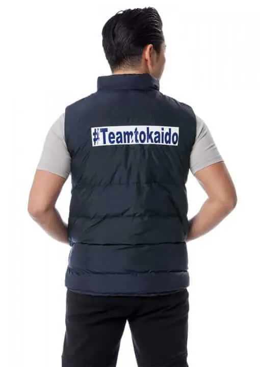 weste-tokaido-karate-team-wkf-blau-auf-karate-gi-rücken