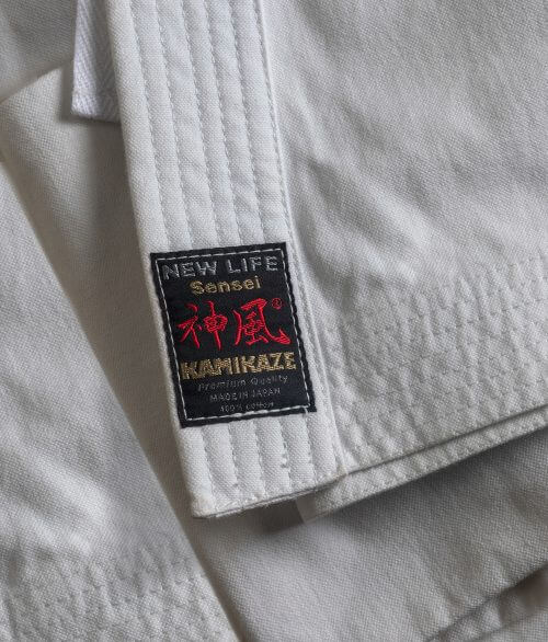 Kimono Karateanzug Kamikaze New Life Sensei - Premium Qualität Made in Japan 7 Karate-Gi New Life Sensei Kamikaze Made in Japan