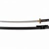 katana-mit-scharfer-klinge-und-einer-holzscheide