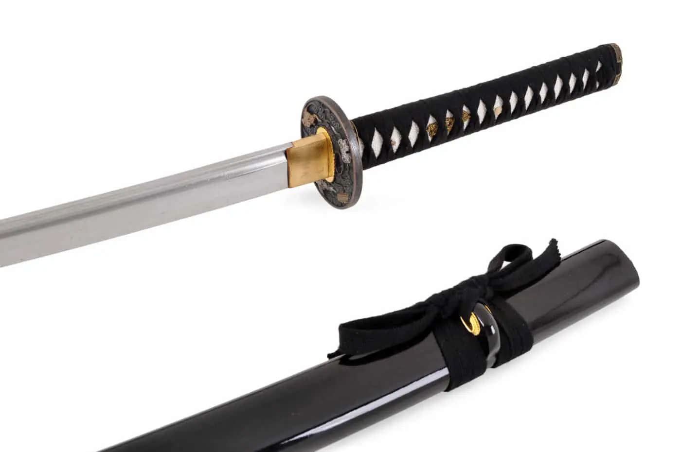 katana-mit-der-scharfen-klinge-einer-holzscheide