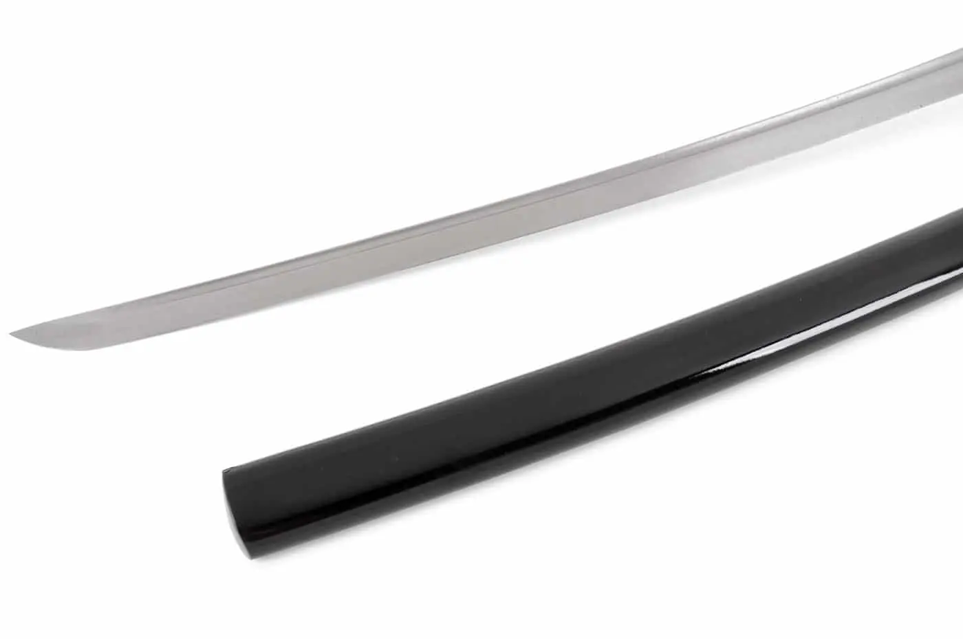 katana-lame-aiguisee--un-four-en-bois