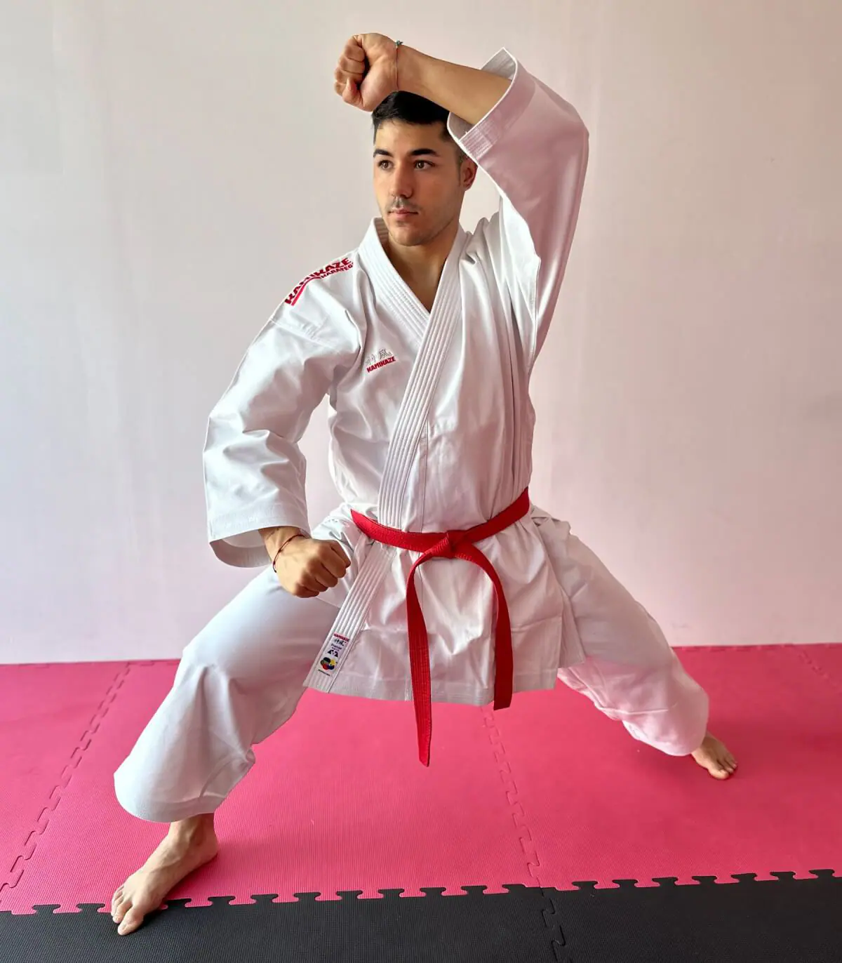 kimono-kamikaze-premier-kata-wkf-reversible-epaules-brodees-in-rot-und-blau