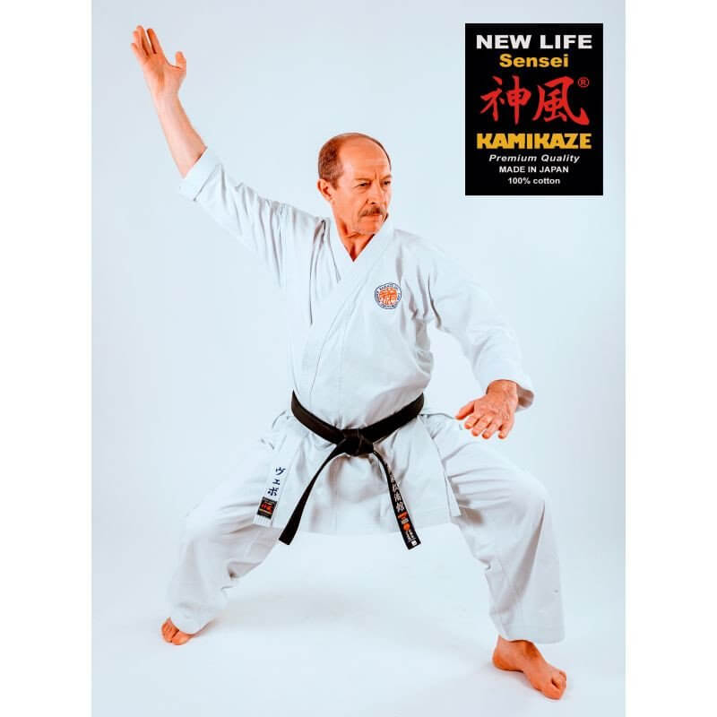 Kimono Karateanzug Kamikaze New Life Sensei - Premium Qualität Made in Japan 3 kimono-karate-gi-kamikaze-new-life-sensei-jodan-kamae