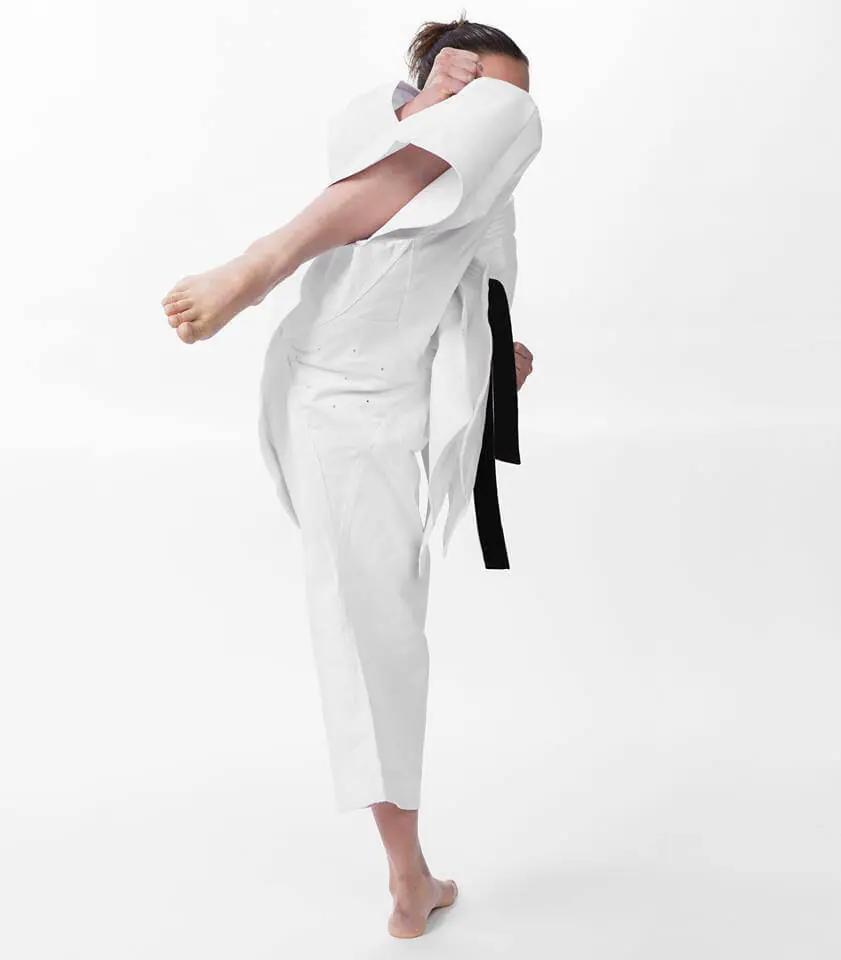 Karateanzug Seishin International Frau - WKF 9 kimono-karateanzug-gi-seishin-international-wkf-frau-im-beinbereich