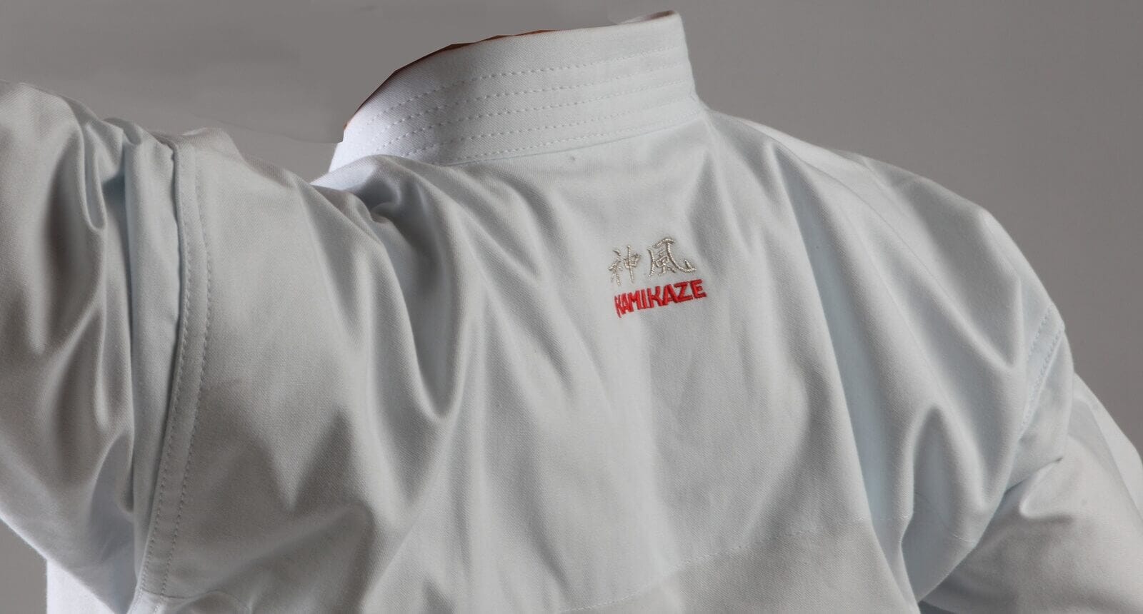 Kamikaze-Karategi PREMIER-KATA 9 kimono-karateanzug-kamikaze-excellence-kata-dos