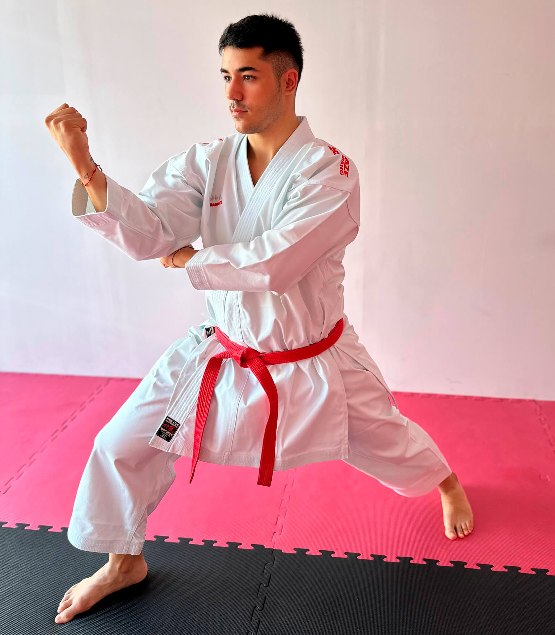 Karateanzug Kamikaze New Life Excellence Rot oder Blau 8 kimono-karateanzug-kamikaze-new-life-excellence-rot-uraken-otoshi