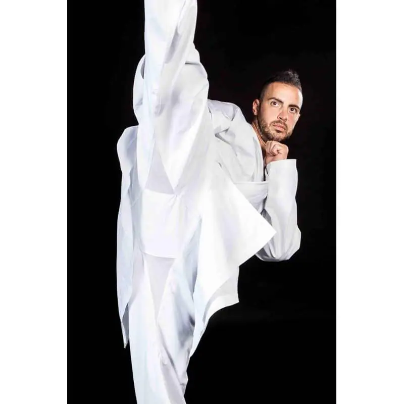 kimono-karategi-ko-italia-agonista-air-wkf-aeration-zwischen-den-Beinen