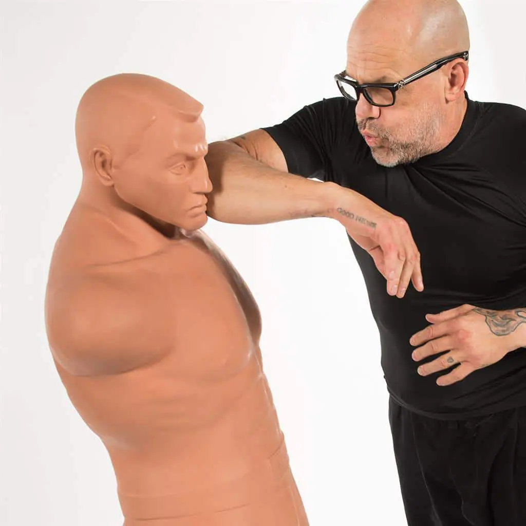 Mannequin-de-frappe-big-bob-xl-century-mawashi-empi-uchi-sur-karate-gi