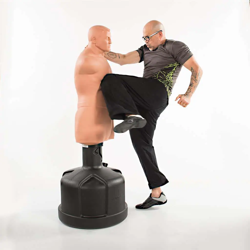 model-de-frappe-big-bob-xl-century-mawashi-hiza-geri-sur-karate-gi