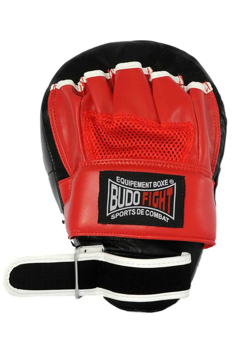 krallen-beine-kurven-cosmic-budo-fight-