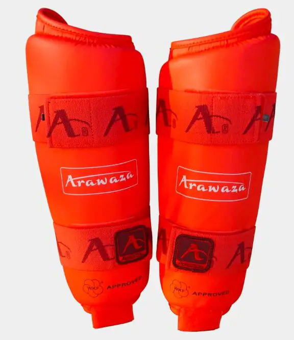 beschützt-tibia-de-karate-arawaza-blau-oder-rot-wkf.