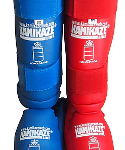 Schienbein- und Fußschützer Kamikaze - blau oder rot