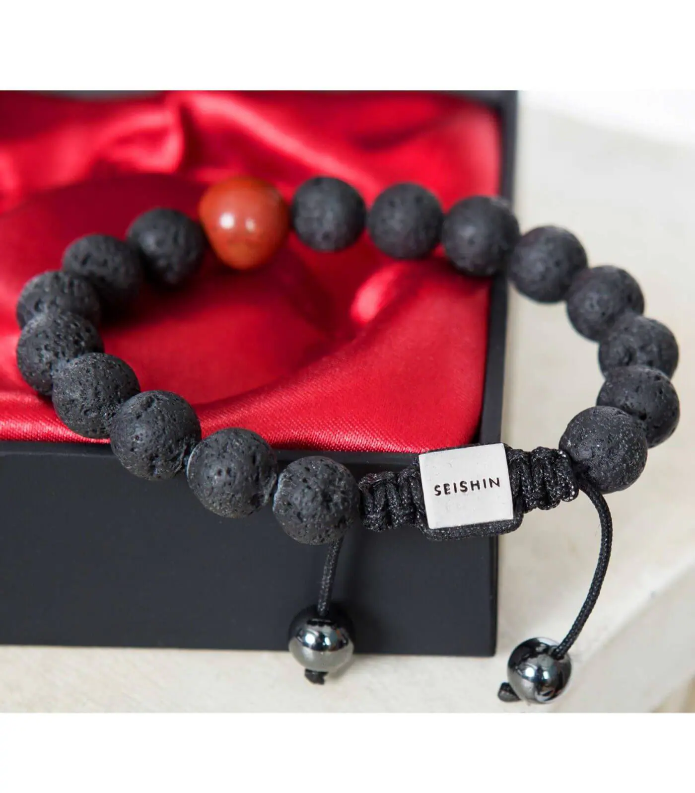 seishin-bracelet-boite-sur-karate-gi-gravur
