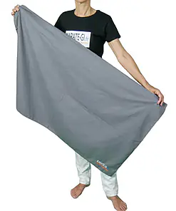 Mikrofaser-Handtuch-120x70-grau-karate-gi-Präsentiert-Stehhilfe