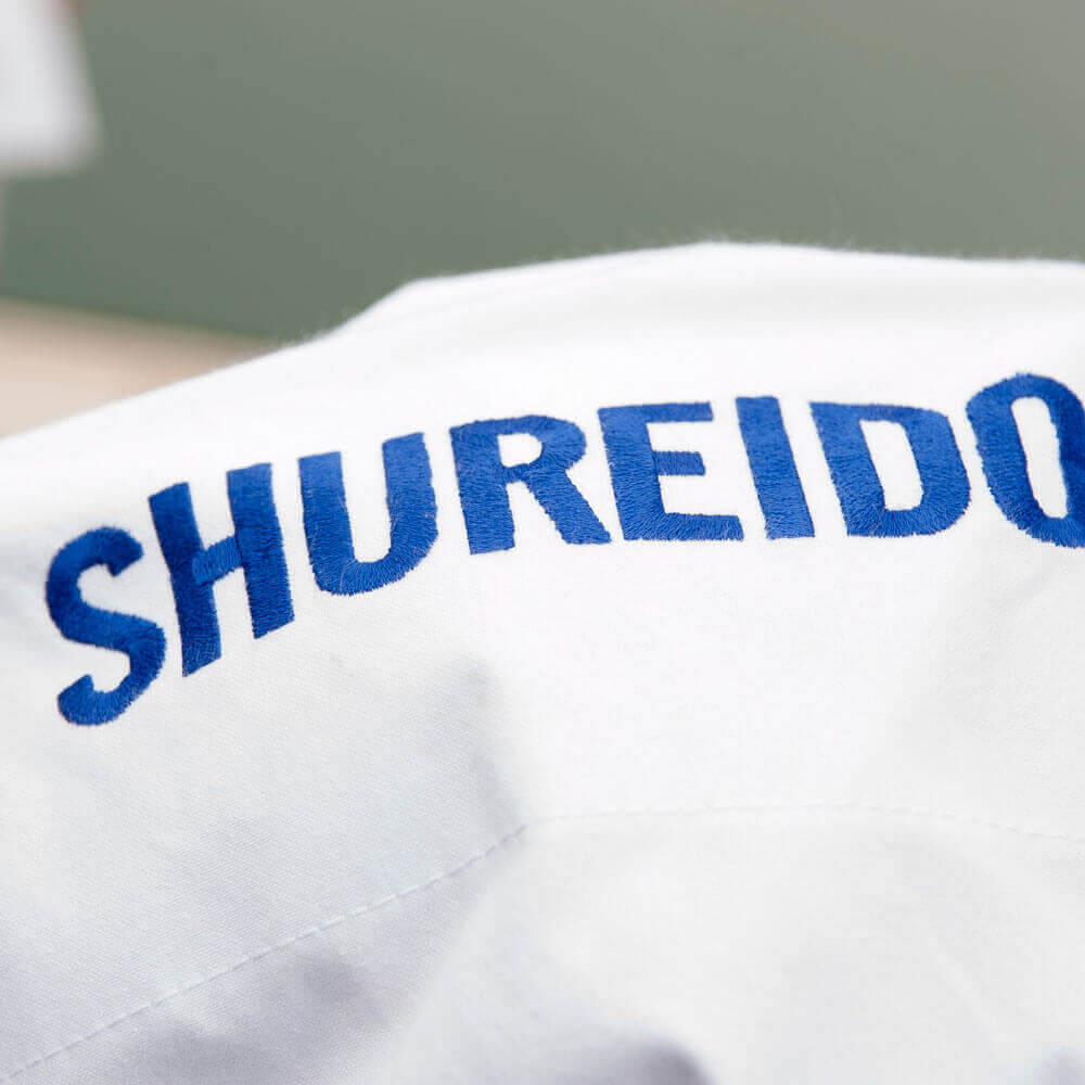 Shureido New Wave 3 Karateanzug Jacke mit Stickerei - WKF 8 Karateanzug Shureido blau-new-wave-3-mit Stickerei-wkf